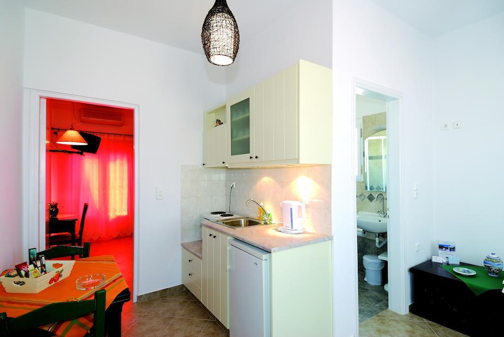 Tsakanos Apartments Adamantas Room photo