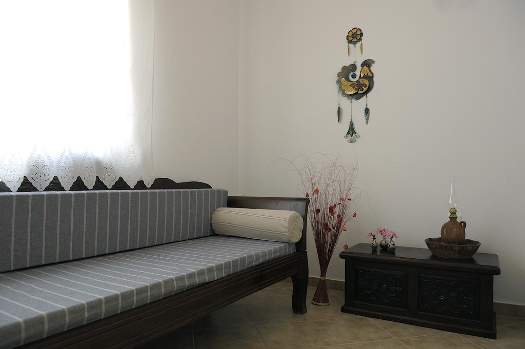 Tsakanos Apartments Adamantas Room photo