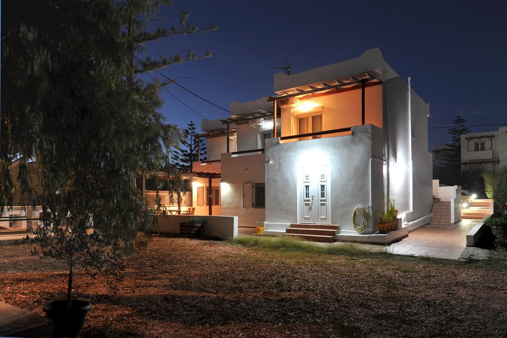 Tsakanos Apartments Adamantas Exterior photo